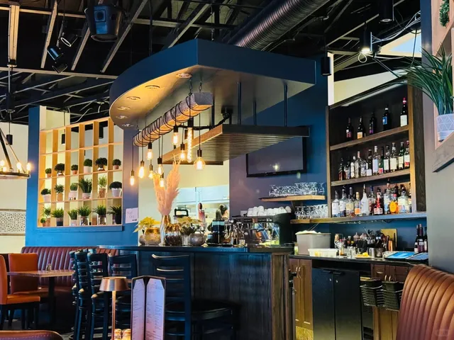 🇨🇦 Dining at Luna Kitchen | Bar in Regina �