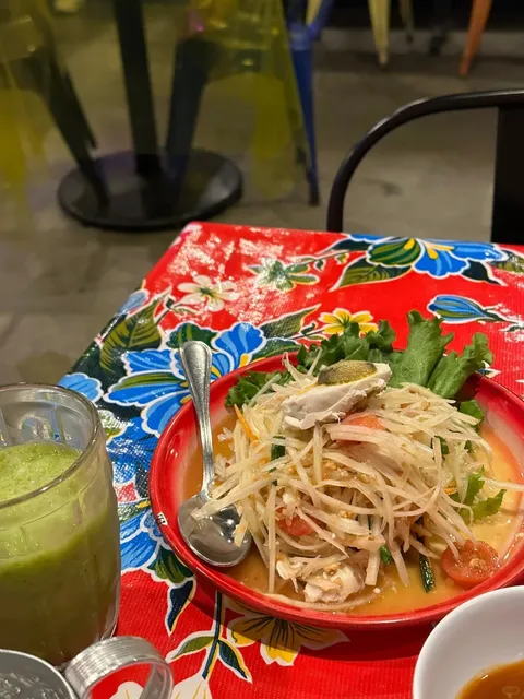 LA Gem: Amazing Papaya Salad & Thai Clay Pot! 🥗🍲