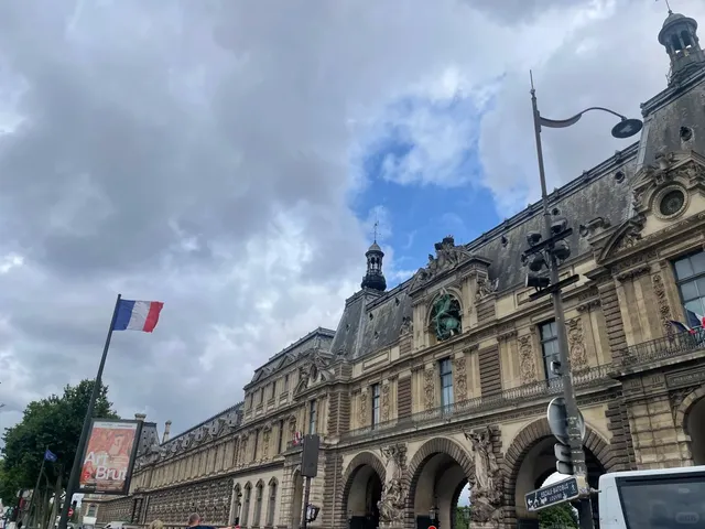 Here’s your Paris 3-day itinerary translated into English with emojis