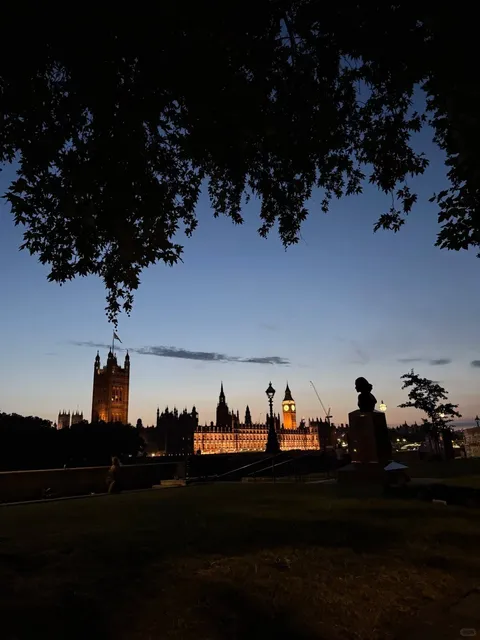 📸 Capturing the Magic Hour at Big Ben! 