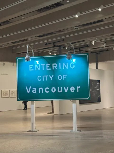 🇨🇦 Must-Visit in Toronto! Where Art Meets Fashion ✨