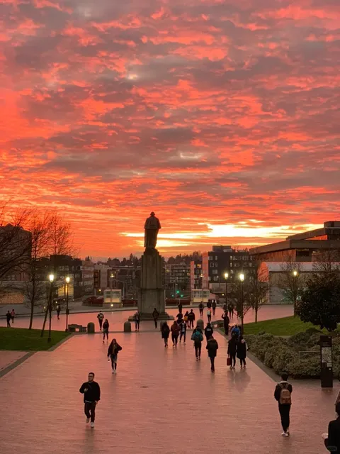 🎓📚 UW: My Alma Mater & Top 100 Schools #1! 🏫✨