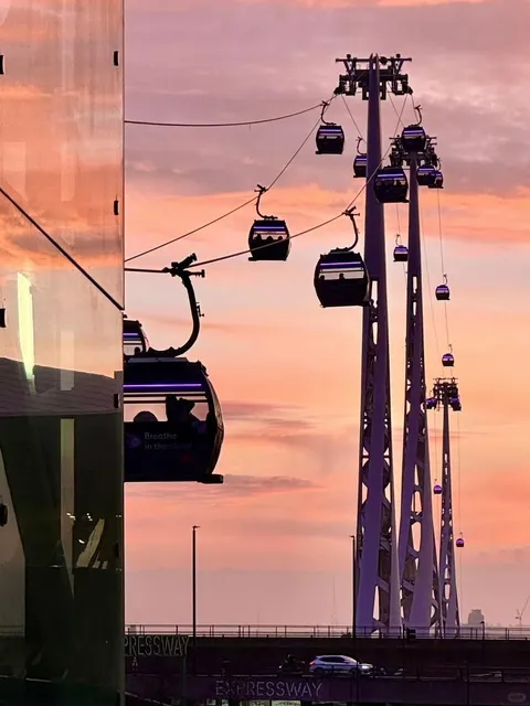 🇬🇧 Emirates Air Line: London’s Most Romantic Sunset Ride! 🌇🚠