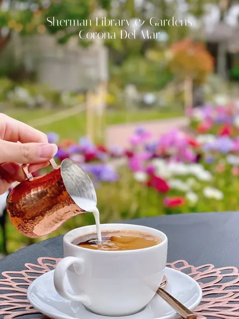 Of Course Spring Calls for Daydreaming in a Beautiful Garden! 🌸🌿