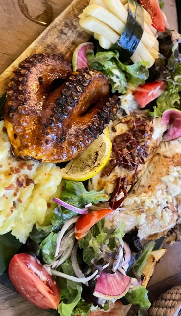 Cancún’s Rainy Day Rescue: Seafood Feasts & Night Market Adventures