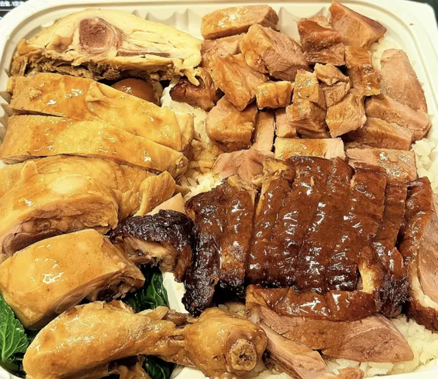 🇨🇦 Delicious 15-CAD Large Portion Mixed Roast Meat in Waterloo Plaza