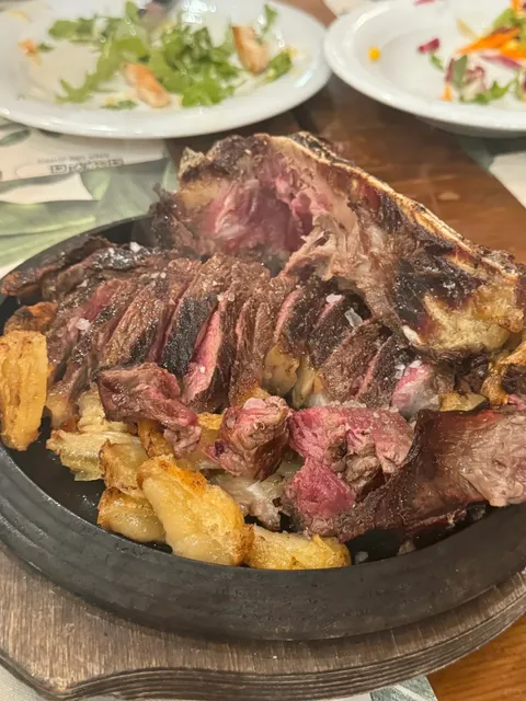 Who hasn't enjoyed a delicious steak in Rome? 🥩