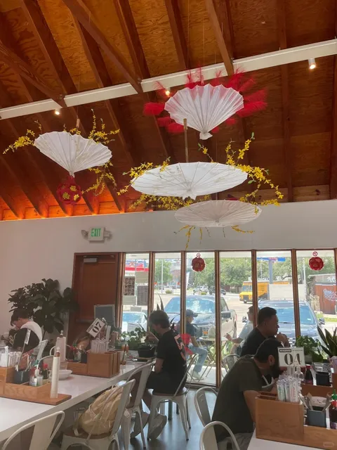 🇺🇸 This Bowl of Noodles in Austin Has Like 2 POUNDS of Beef!