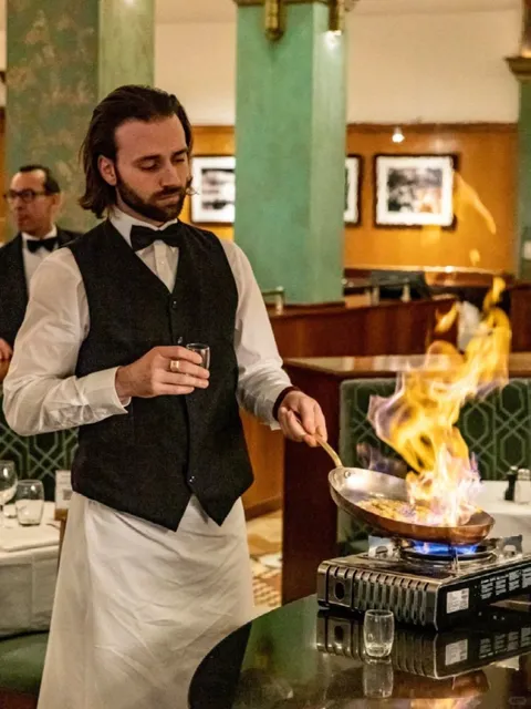 Picasso and Hemingway's Favorite Hangout 🎨📚