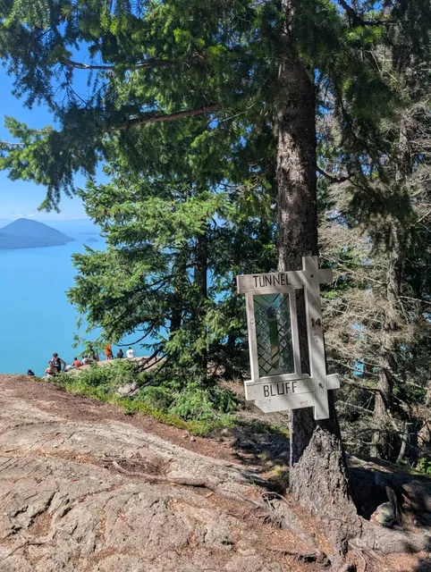 🇨🇦 ​​First-Timer's Challenge: Conquering Tunnel Bluff!​​ 🥾💪