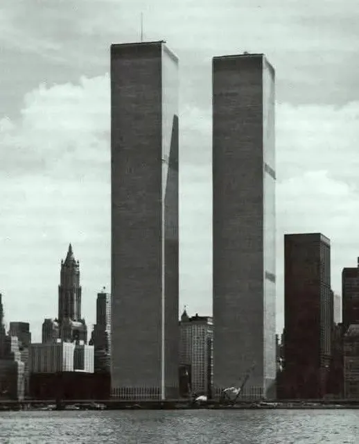 Twin Towers 