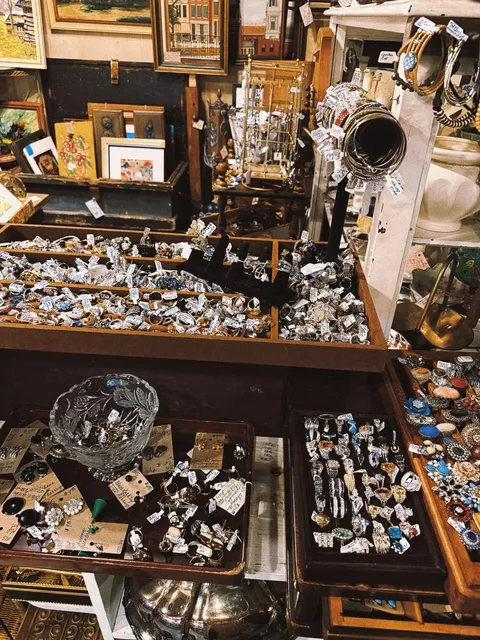 Boston’s “Very Open Door” Vintage Bazaar Treasure Hunting Spot 🎞️