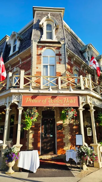 Niagara-on-the-Lake Travel Guide: Parking & Shopping and Dining Tips
