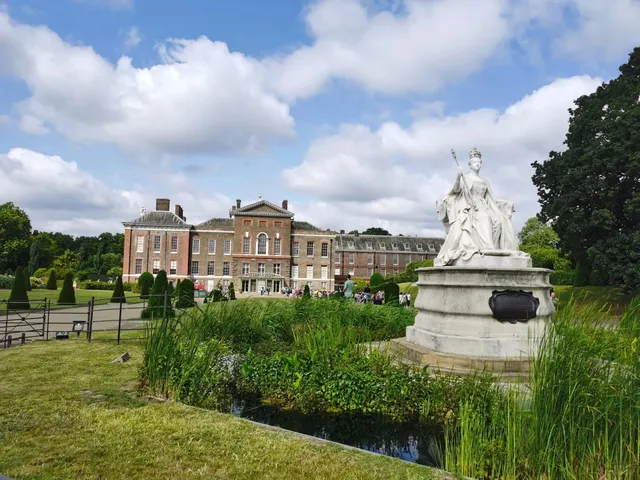 Kensington Gardens: A Royal Escape in London 🌳👑