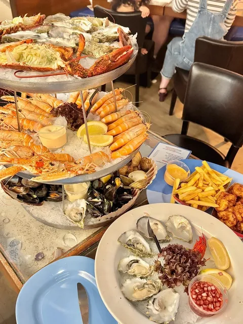  🇳🇱 The Hague's Best Budget Seafood Feast! 🦞🌊