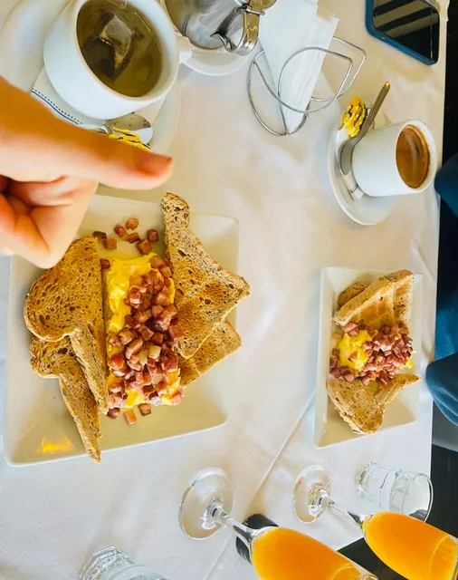 🍳 ​​Business Brunch at PATIO MADERO | Buenos Aires' Waterfront Gem​​ 