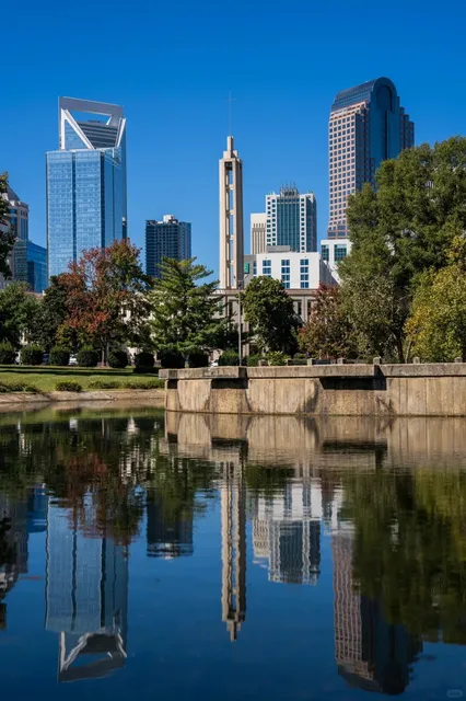 Charlotte Explorer's Guide 🇺🇸📸 Discovering North Carolina's Largest