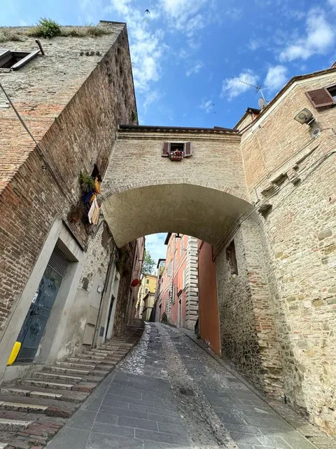 🏰 Perugia: Italy's Hilltop Jewel Where History Meets Ease
