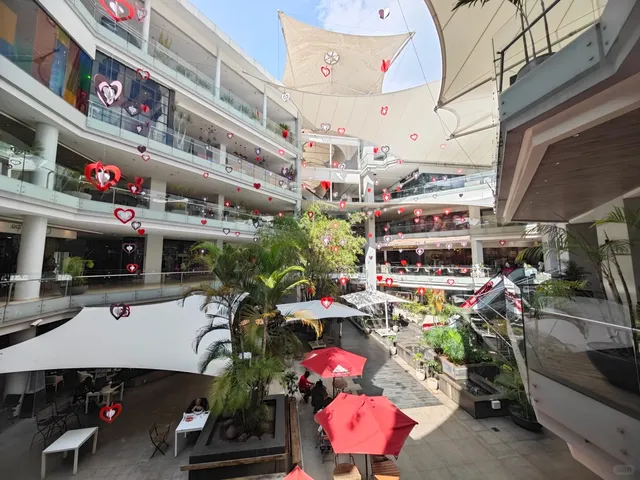 🛍️ Nairobi's Village Market: Where Luxury Meets African Wilderness