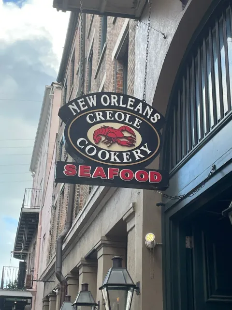 🏨 The Perfect Base for Exploring New Orleans! 🏙️