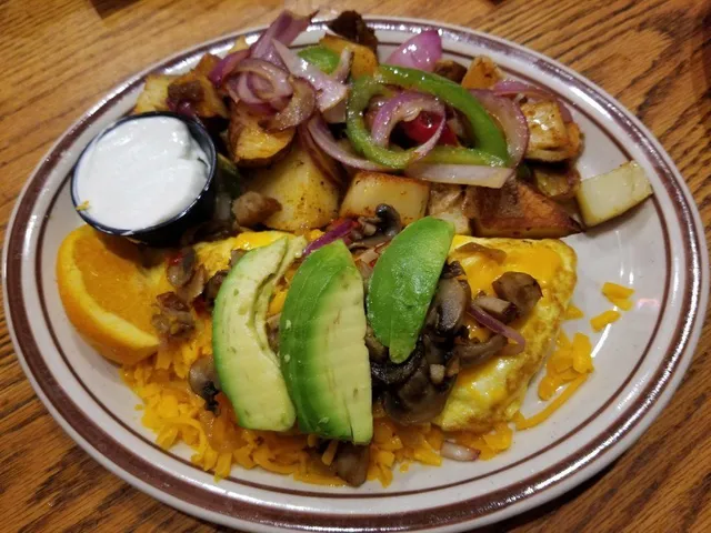 The Fruit Yard｜A Fresh‑Fruit Time Tunnel in the Central Valley