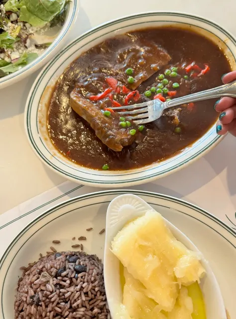 🍹 Miami's Legendary Cuban Joint｜Versailles' 50-Year Flavor Legacy