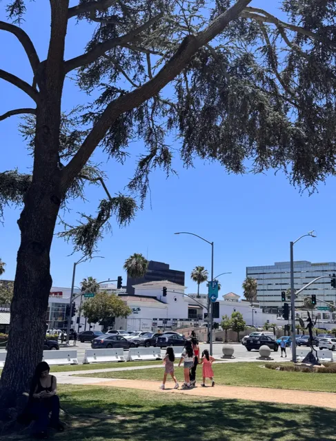  Beverly Hills – Home to the "World’s Most Luxurious Street" 🌆