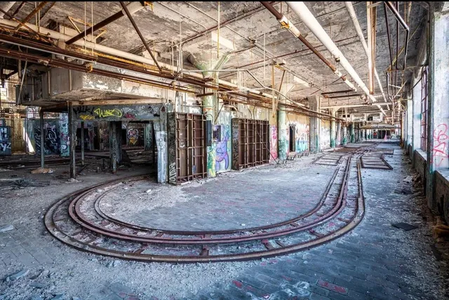 🇺🇸 Detroit Off the Beaten Path: Industrial Ghosts & Hip-Hop Lore