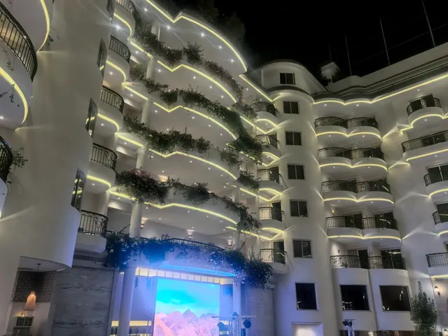  Luxor Hotel with STUNNING Balloon Views! 🎈