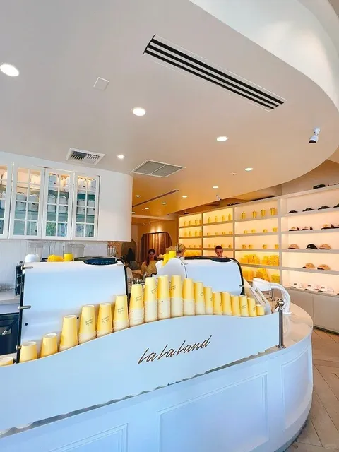 ☀️ La La Land Kind Cafe — A Sweet Escape in Santa Monica