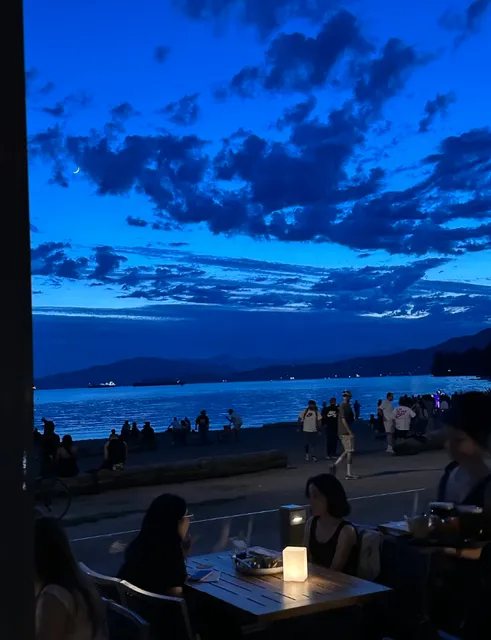 ​​🌊 The Best Spot for Vancouver’s "Blue Hour" Magic​​