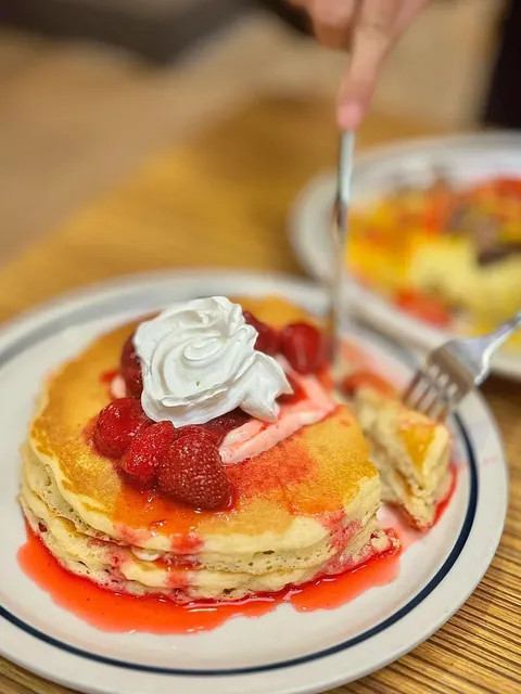 🇺🇸 24-Hour LA Chain Pancake House – Craving Marshmallow Pancakes! 🥞