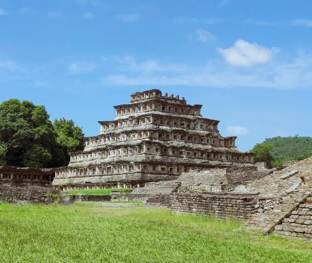El Tajín, Veracruz: Where Thunder Gods Once Ruled ⚡🏛️