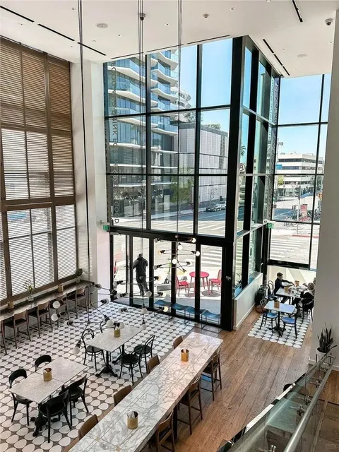 Hollywood, LA – Staying at This Hotel Made My Whole Mood Brighter! ✨