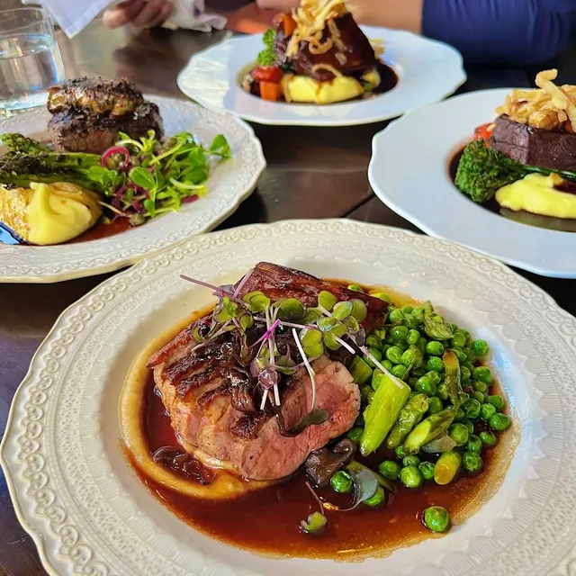 🇨🇦 This Toronto French Bistro Never Disappoints! 🍷✨