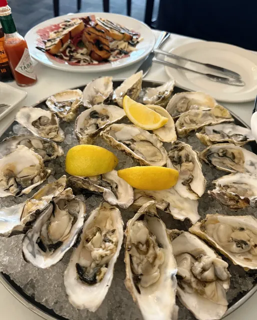 Steveston Seafood House: Oceanfront Dining Without the Splurge! 🌊🍽