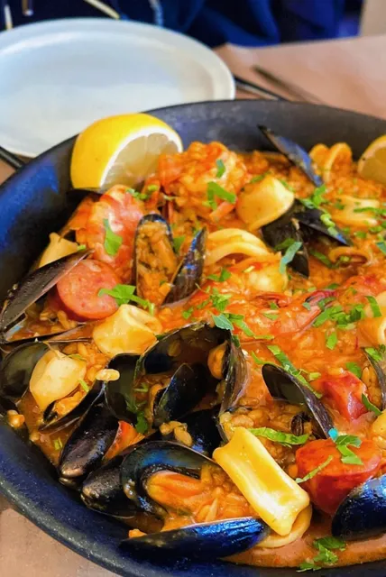 Montreal | Completely Obsessed with This Spanish Seafood Paella 🥘