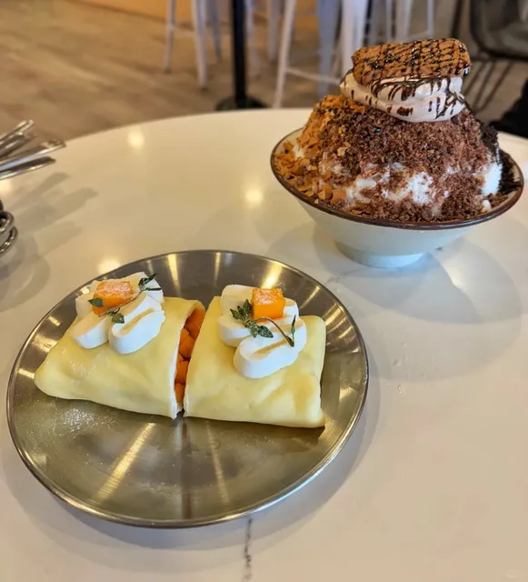 🇨🇦 Vancouver's Azure Cafe: Summer's Official Ice-Cream Mission! 🍧☀️