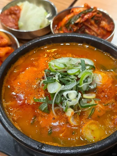 LA winter nights are meant to be spent in cozy little spots like this