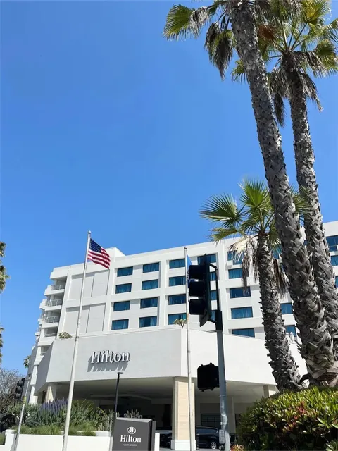 Santa Monica's Hidden Gem by the Beach – Stay Here for Great Value! 🏖