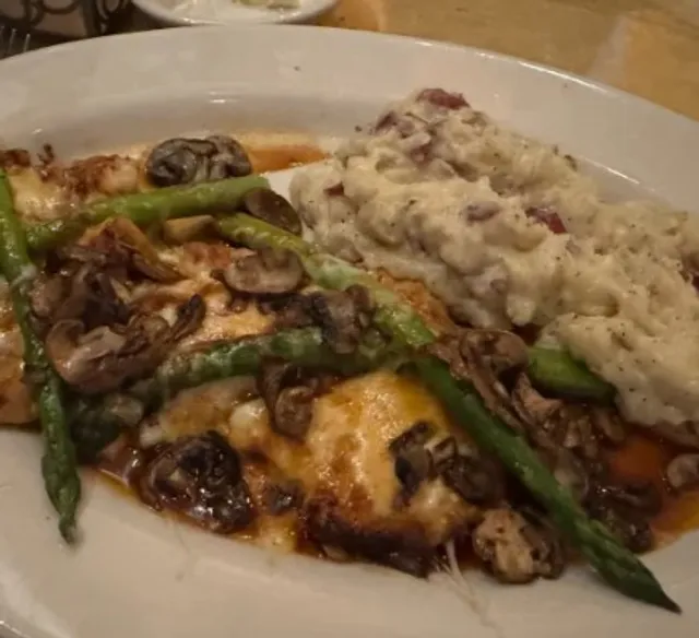 🍰 The Cheesecake Factory: Where Every Bite Feels Like a Celebration! 