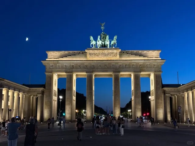 Night Tour of the Brandenburg Gate