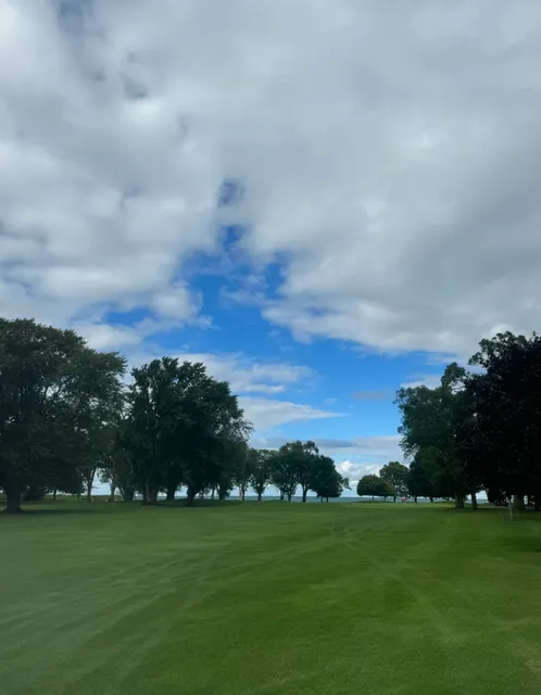  Canada's Most Charming Lakeside Town 