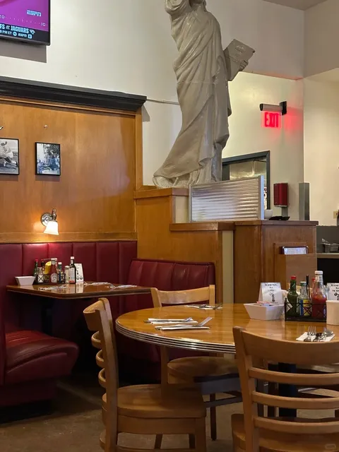 🧇 Seattle Food Discovery | Chicken & Waffles 