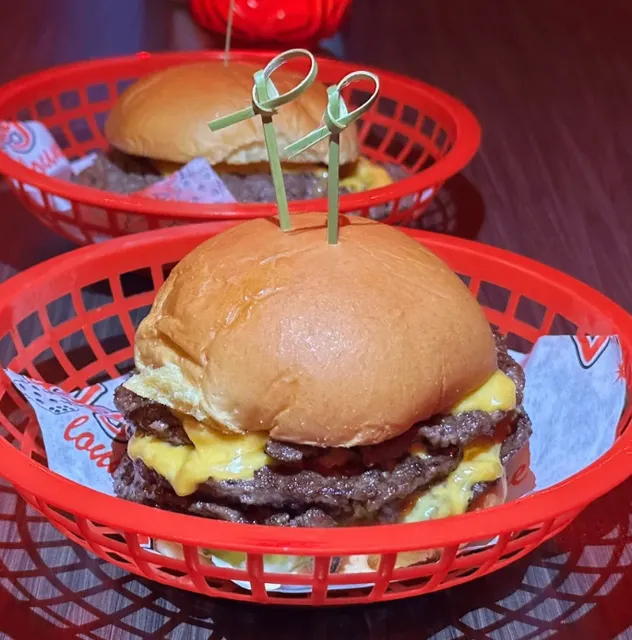 Boston | Casual bar, smash burger for $3