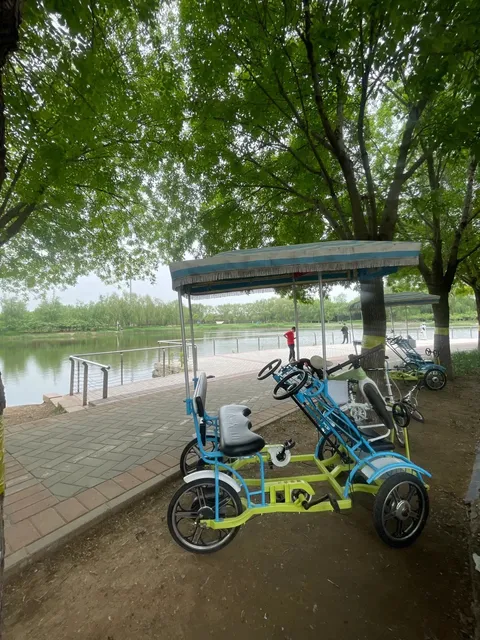 📅🌤️ April 27th, Saturday: Cloudy & Perfect for Park Fun! 🌳👶