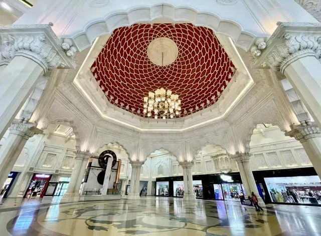 Busy shopping mall:  Arabian Center Mall 