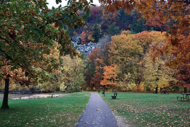 Madison Weekend｜Autumn Vibes at Devil’s Lake 🍂🚶‍♀️