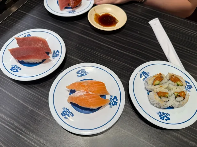 🍣 My First Time Trying Conveyor Belt Sushi! | Kura Sushi