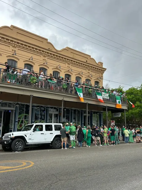 From the Sky to the Taste: A Journey of Ultimate Romance 🌆